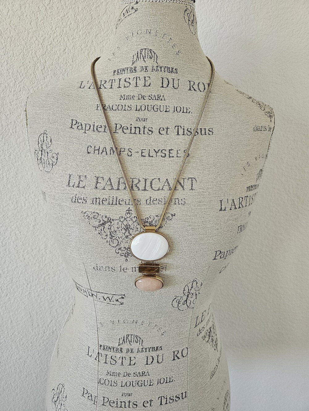 ​Gold Tone Multi Stone Pendant Necklace White Peach Cabochon Geometric Snake